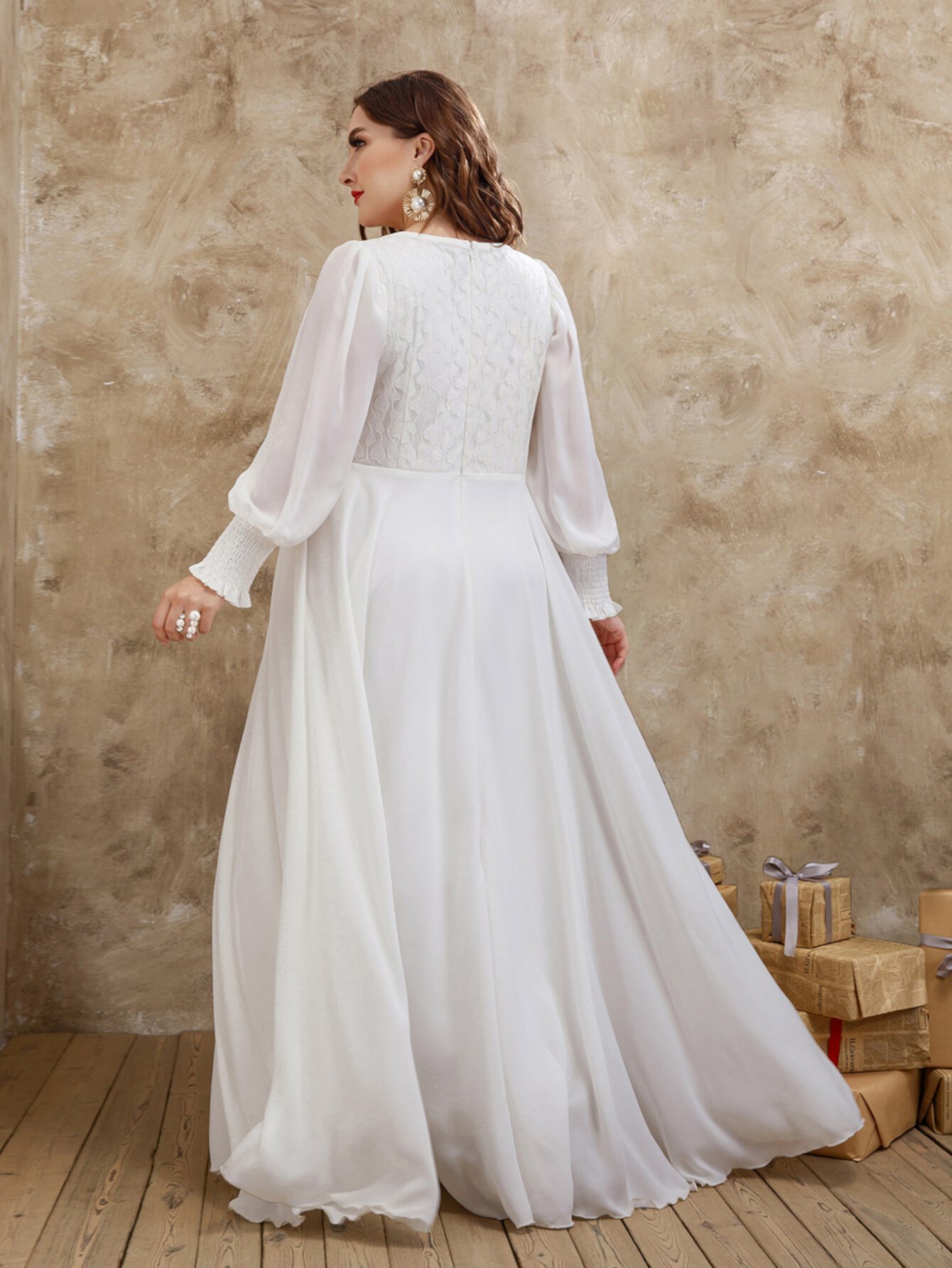 размера плюс Свадебное платье с рукавами-фонариками с кружевной вставкой SHEIN