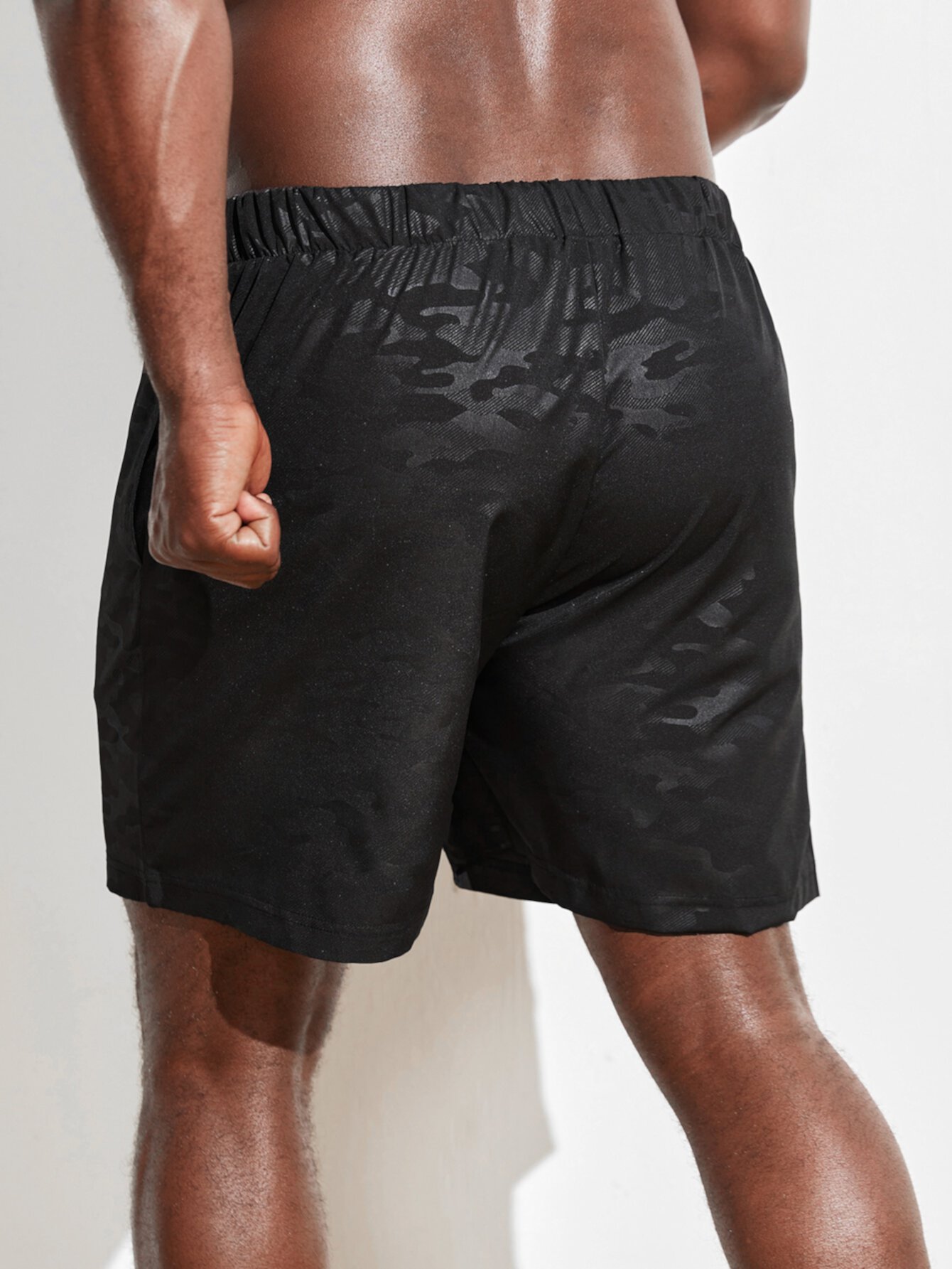 Extended Sizes для мужчины Спортивные шорты с камуфляжным принтом и карманами SHEIN