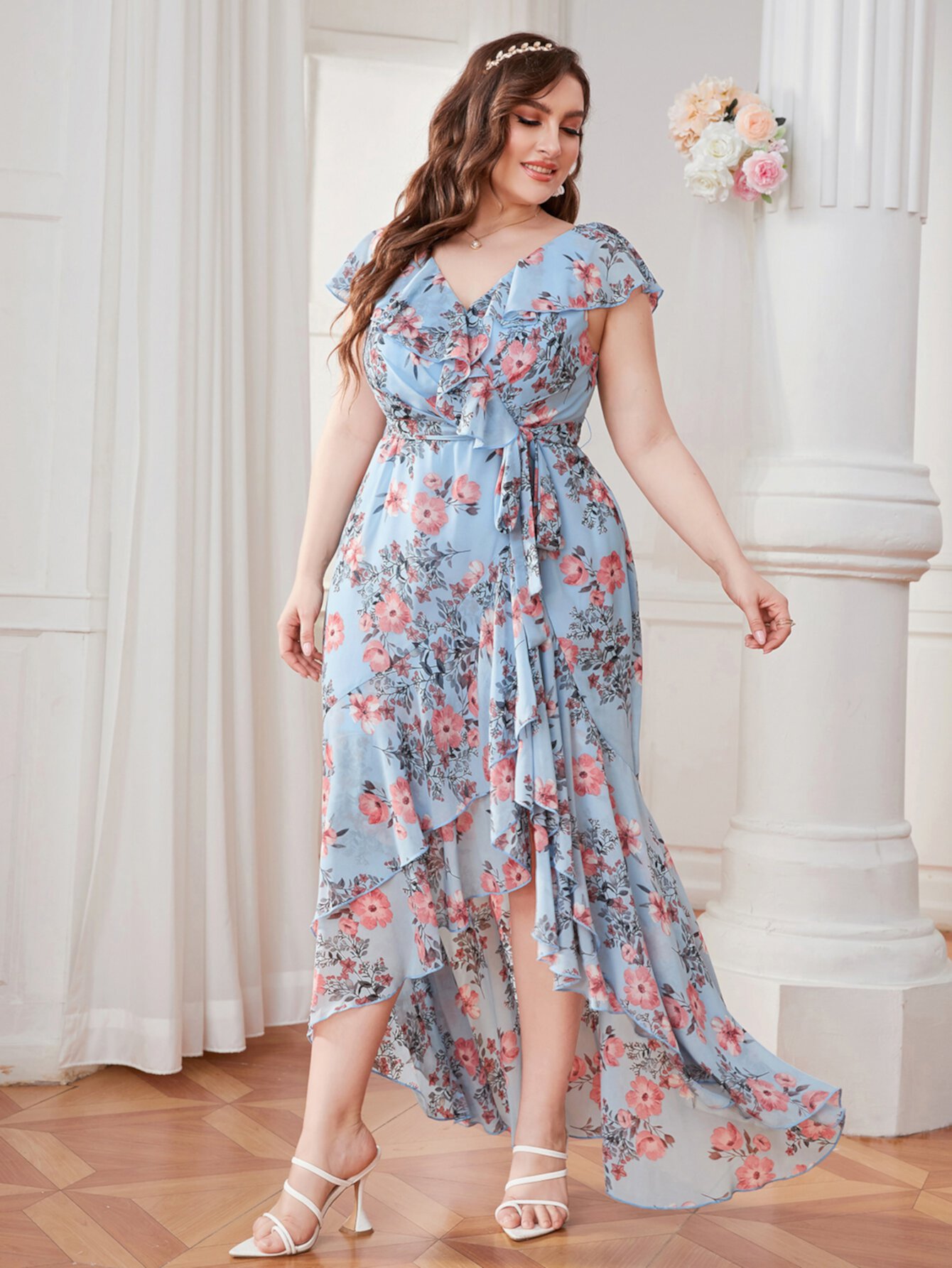размера плюс Платье подружки невесты с цветочным принтом с оборкой с поясом асимметричный из шифона SHEIN