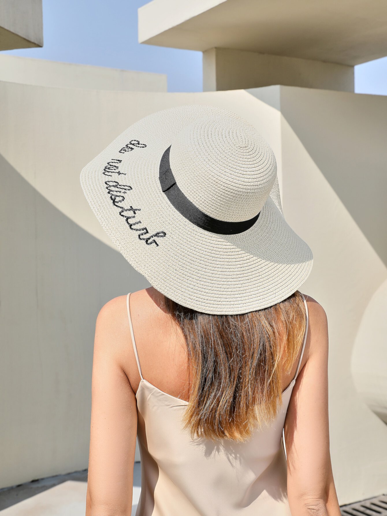Соломенная шляпа с текстовой вышивкой SHEIN