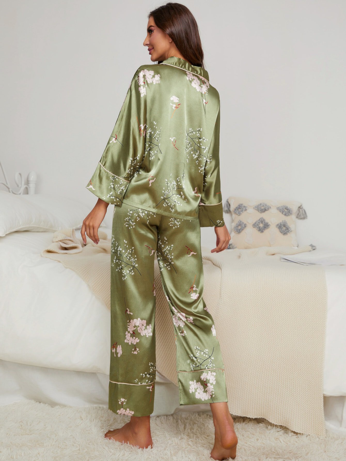 Пижама с блузой с цветочным принтом из атласа и брюками SHEIN