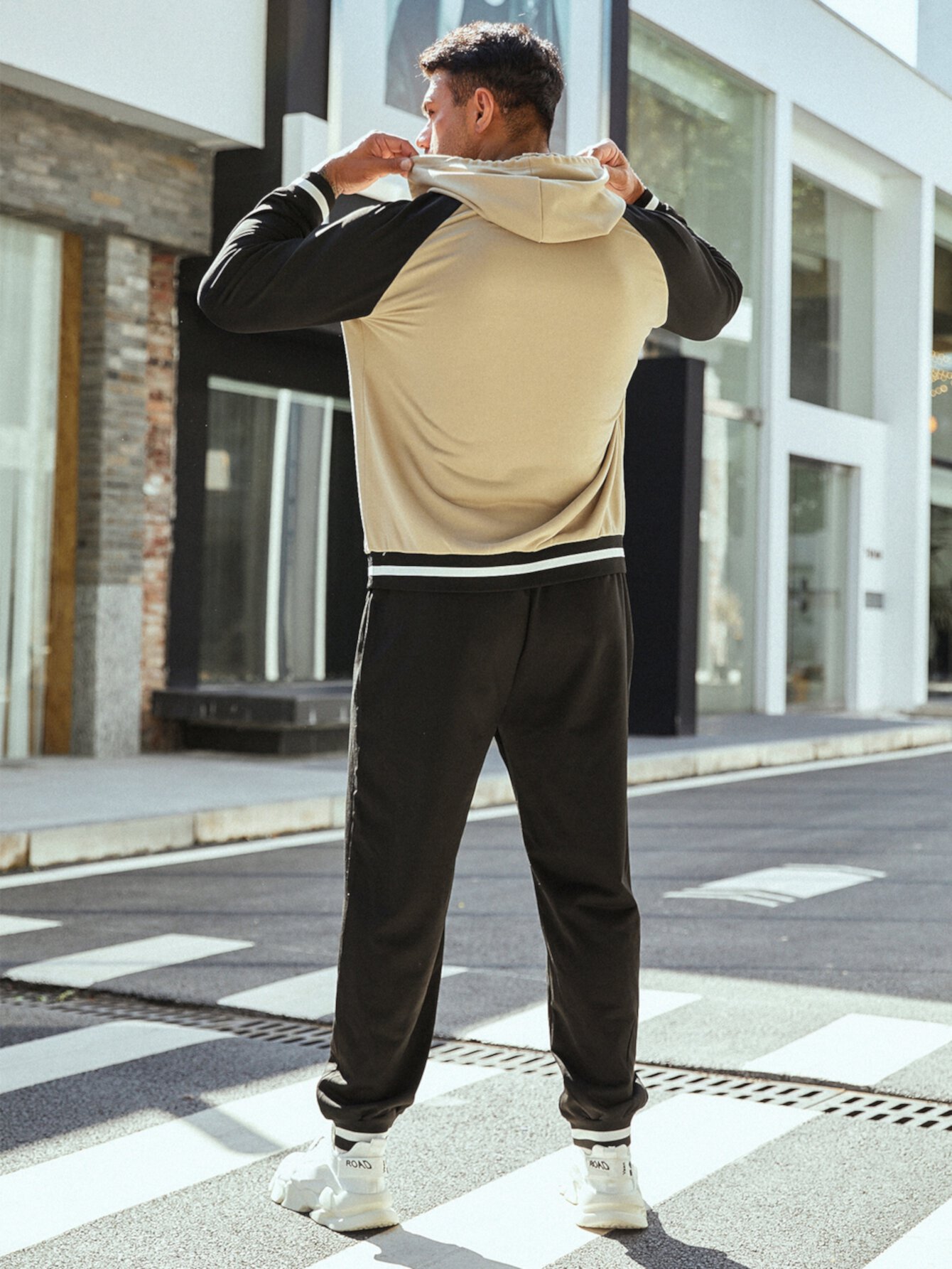 Extended Sizes для мужчины Спортивные брюки & худи контрастный с полосками с рукавом-реглан на кулиске SHEIN
