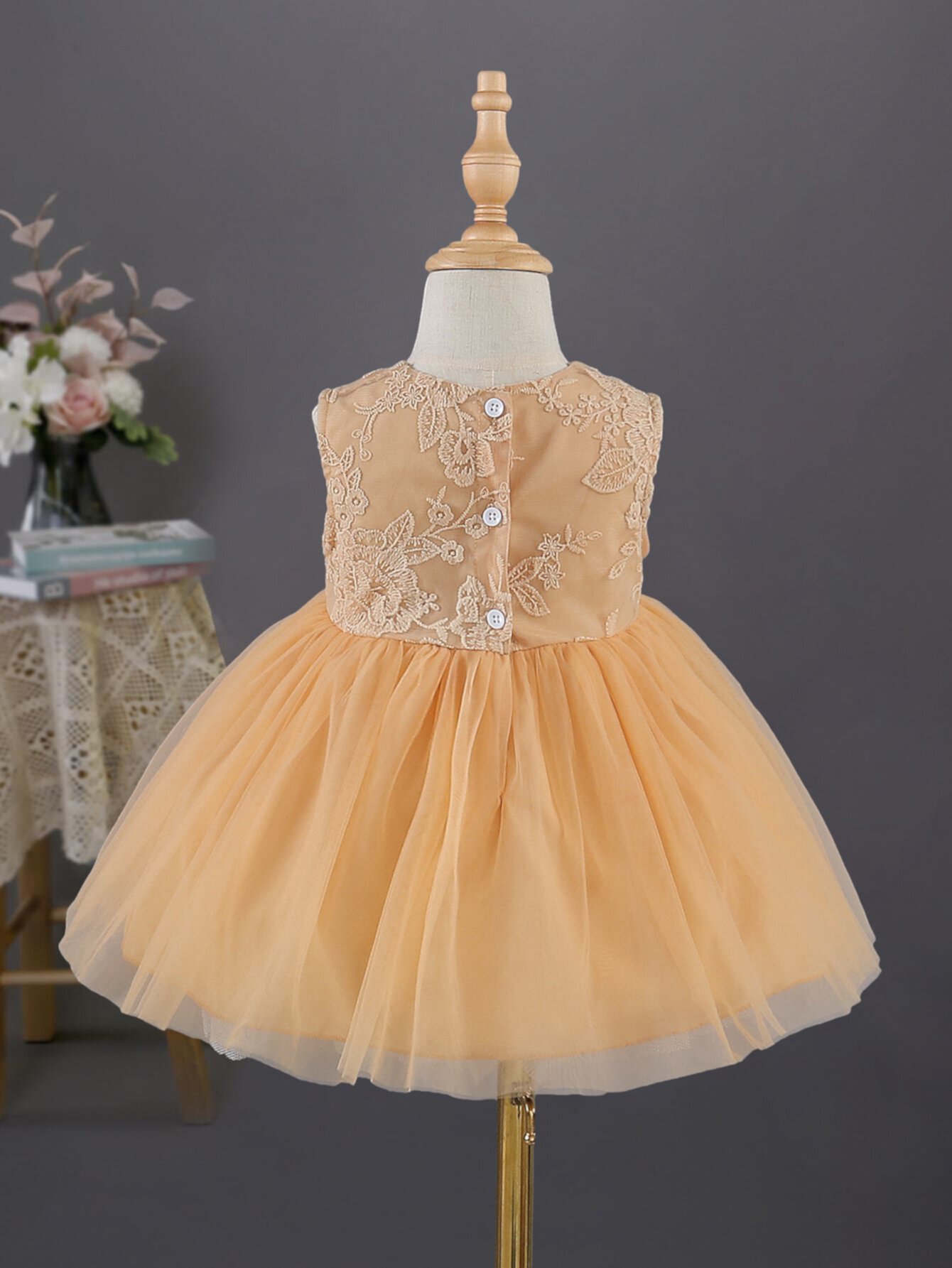 для детей Вечернее платье с цветочной вышивкой SHEIN