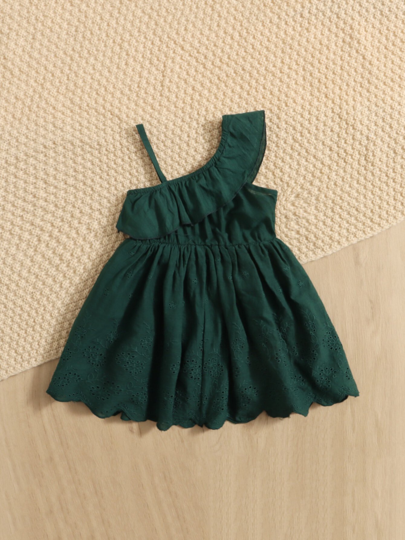 SHEIN для детей Платье с ажурной вышивкой с асимметричным воротником с оборкой SHEIN