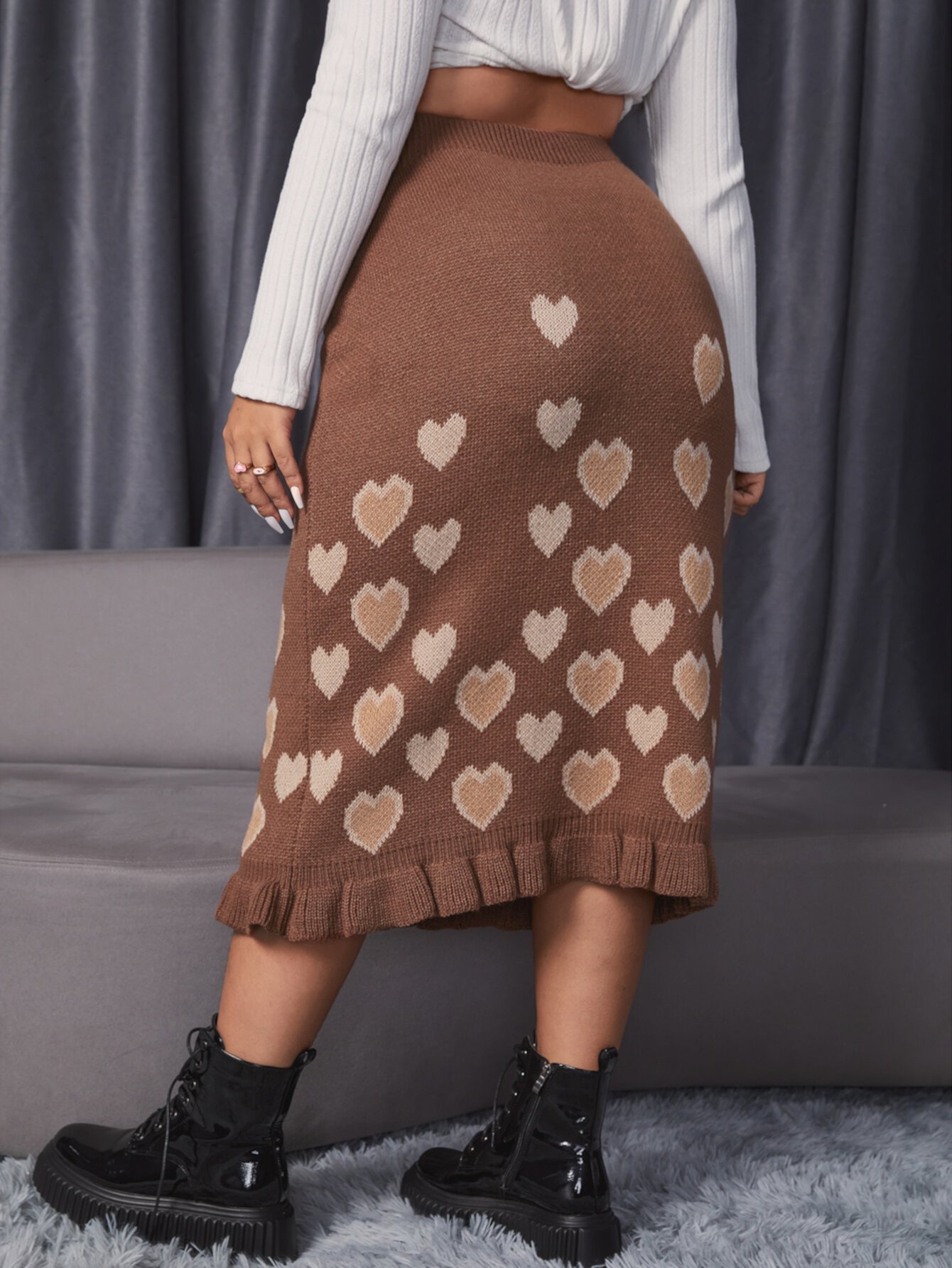 размера плюс Вязаная юбка с узором сердечка с оборками SHEIN