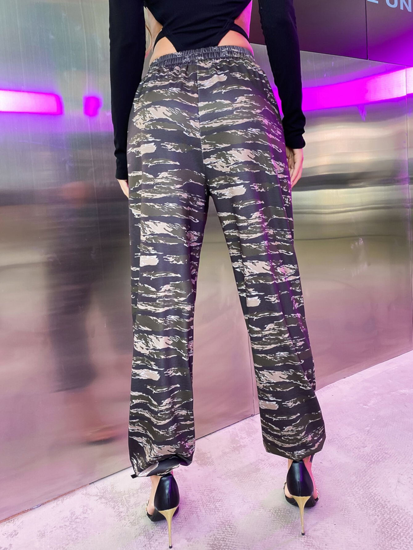 MEYSI KIM Спортивные брюки с камуфляжным принтом с карманом MEYSI KIM