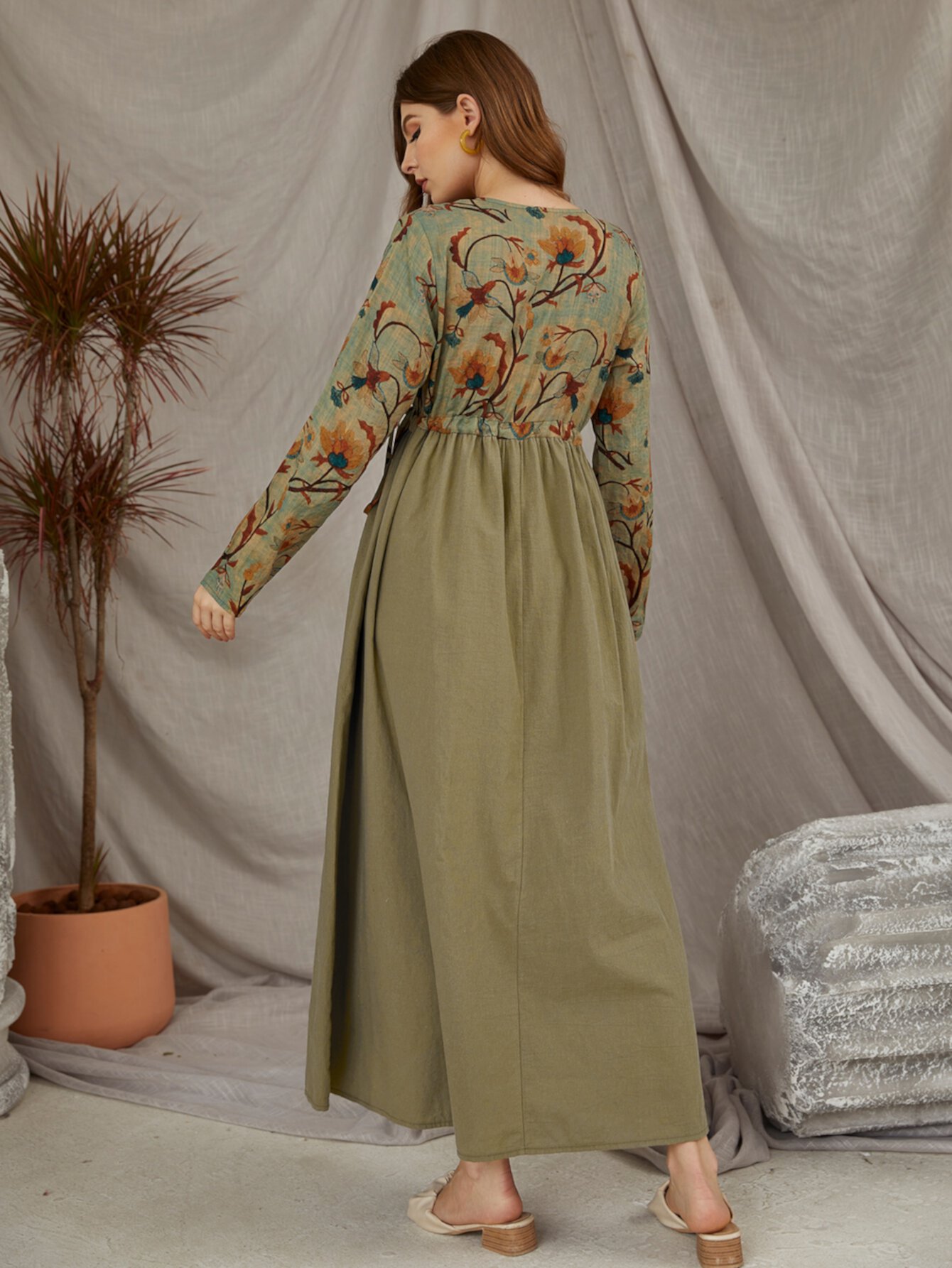 Комбинированное платье с цветочным принтом с v-образным вырезом на кулиске SHEIN
