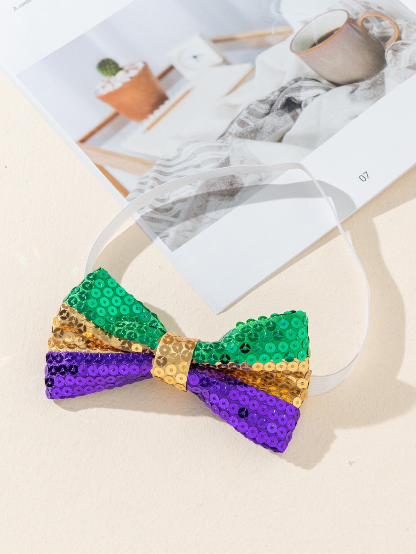 Контрастный галстук-бабочка с блестками SHEIN