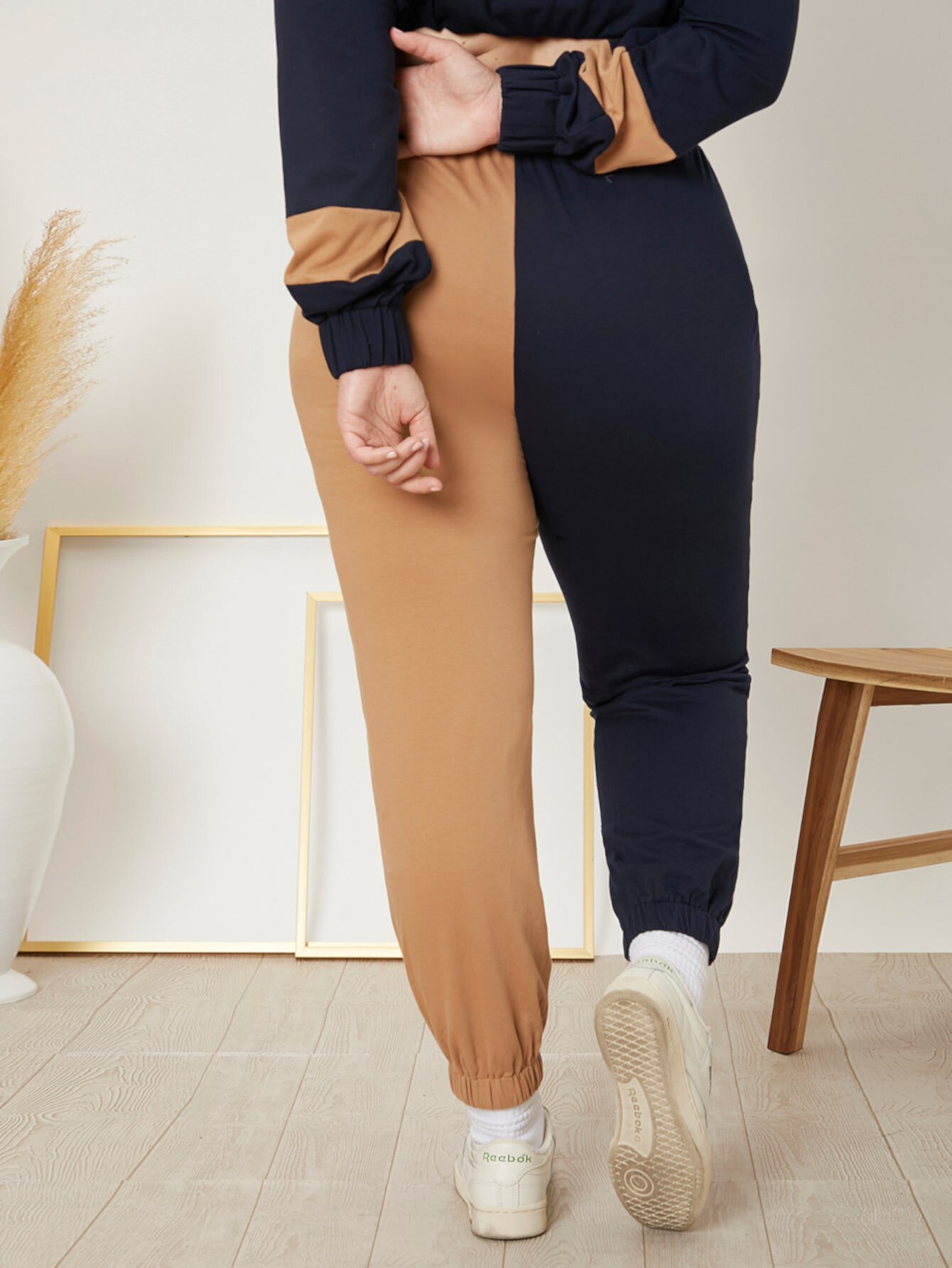 SHEIN Контрастные спортивные брюки размера плюс на кулиске SHEIN