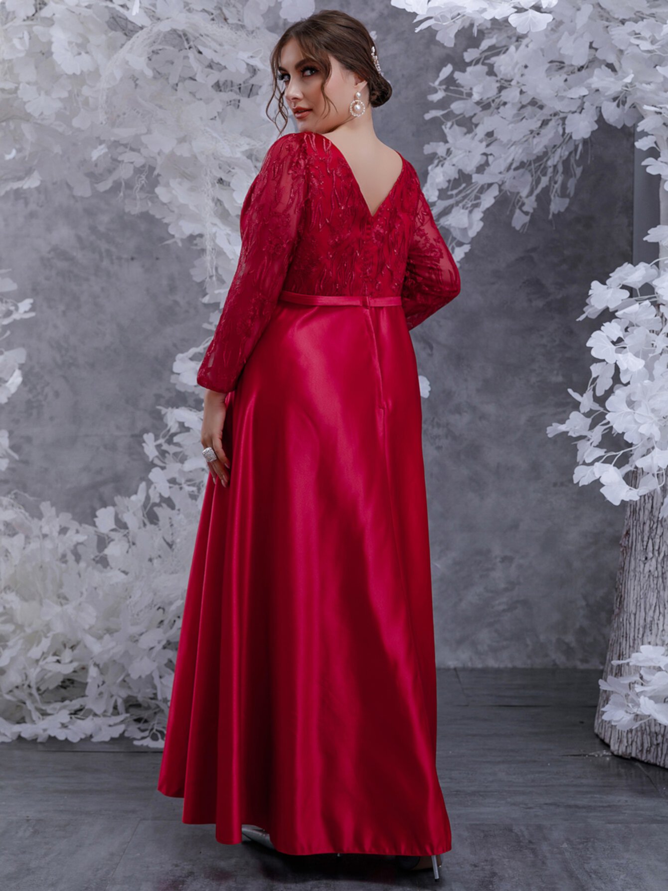 размера плюс Платье подружки невесты с цветочной вышивкой с аппликацией с сетчатой вставкой макси SHEIN
