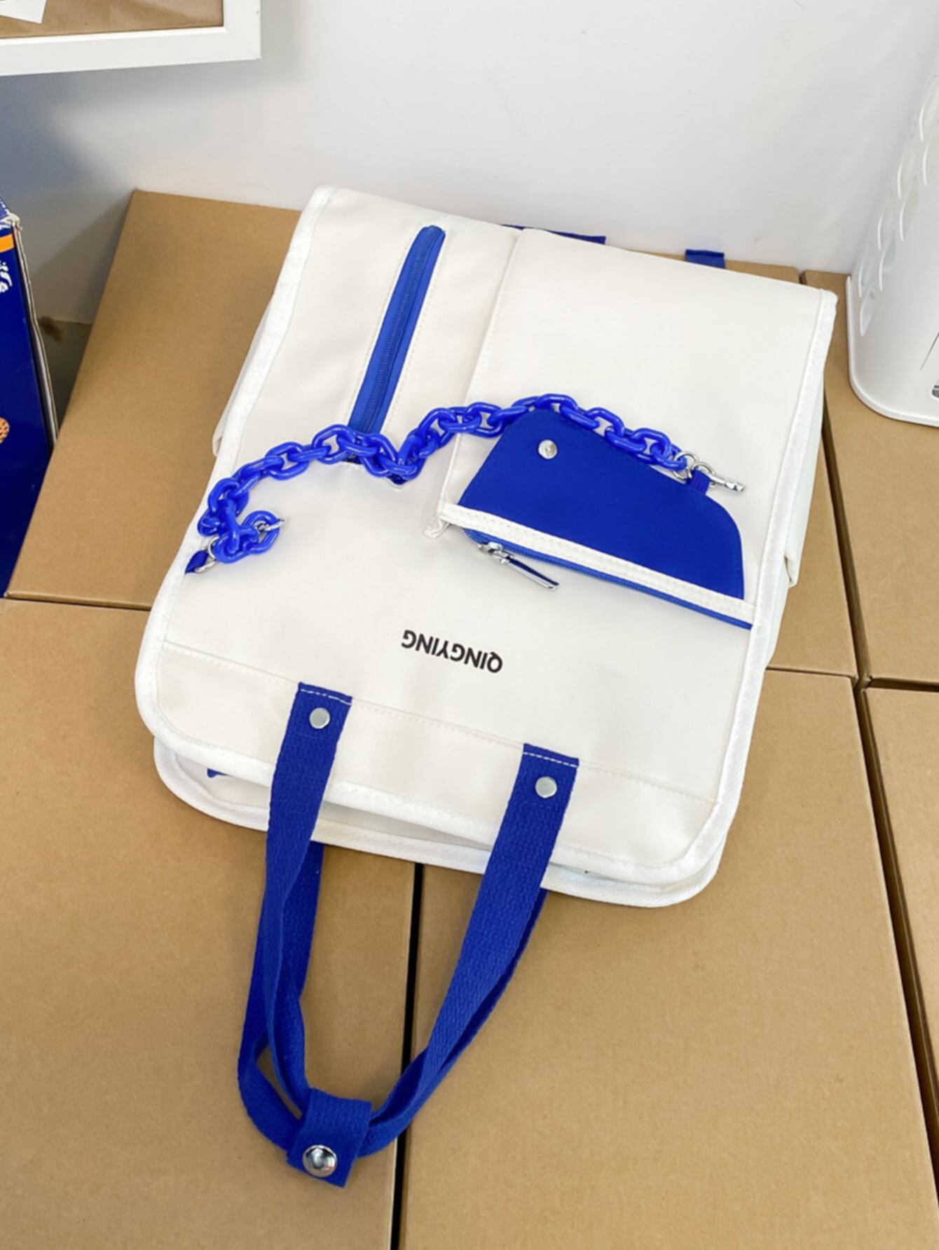 Функциональный рюкзак с текстовым принтом с цепочкой SHEIN