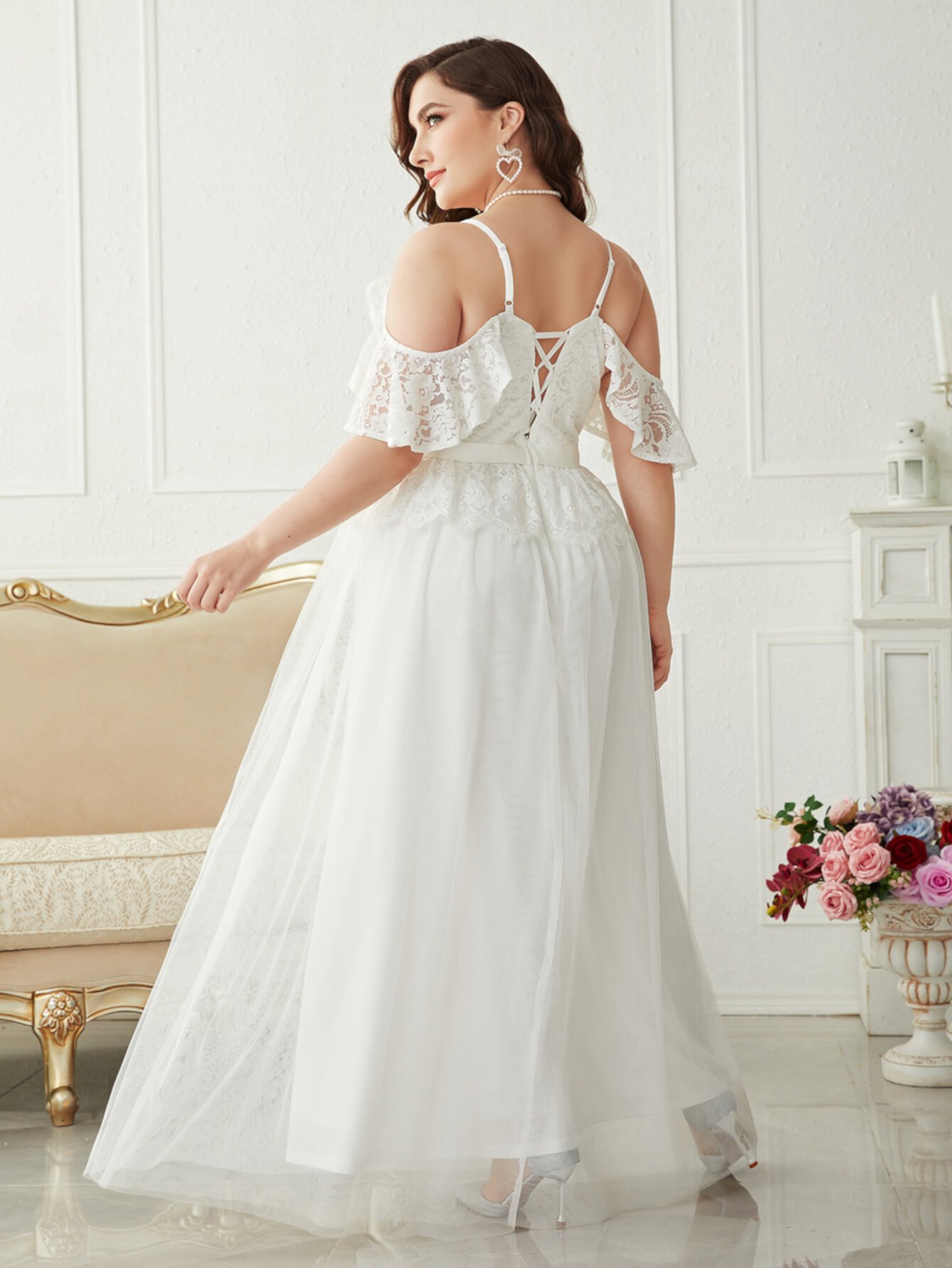 размера плюс Свадебное платье с кружевной отделкой с открытыми плечами сетчатый макси без фаты SHEIN