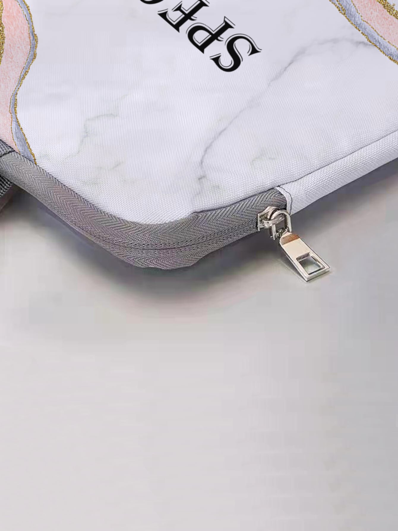 14-дюймовая сумка для ноутбука с рисунком мрамора и букв SHEIN
