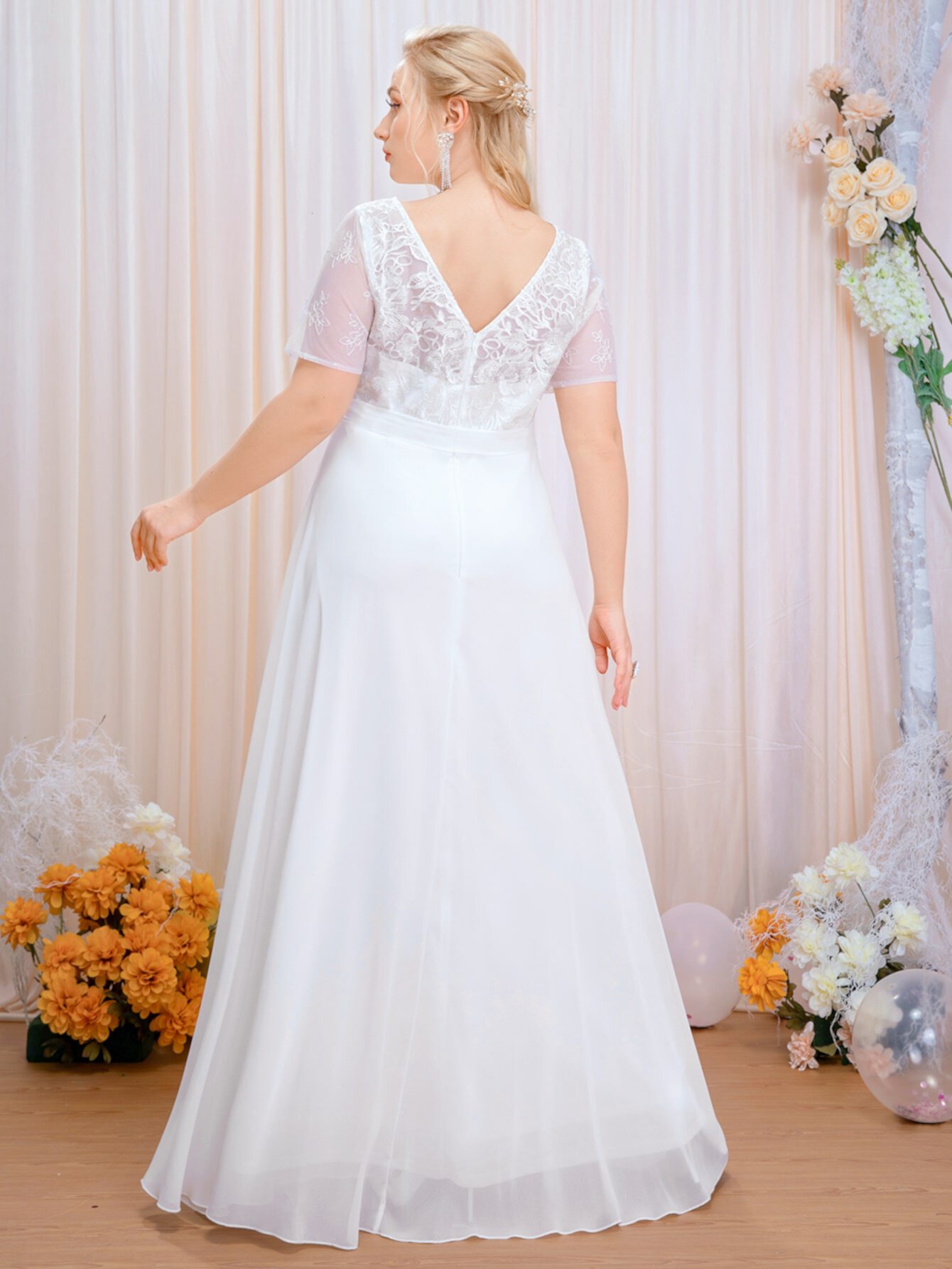 размера плюс Свадебное платье с v-образной спиной с поясом из шифона SHEIN