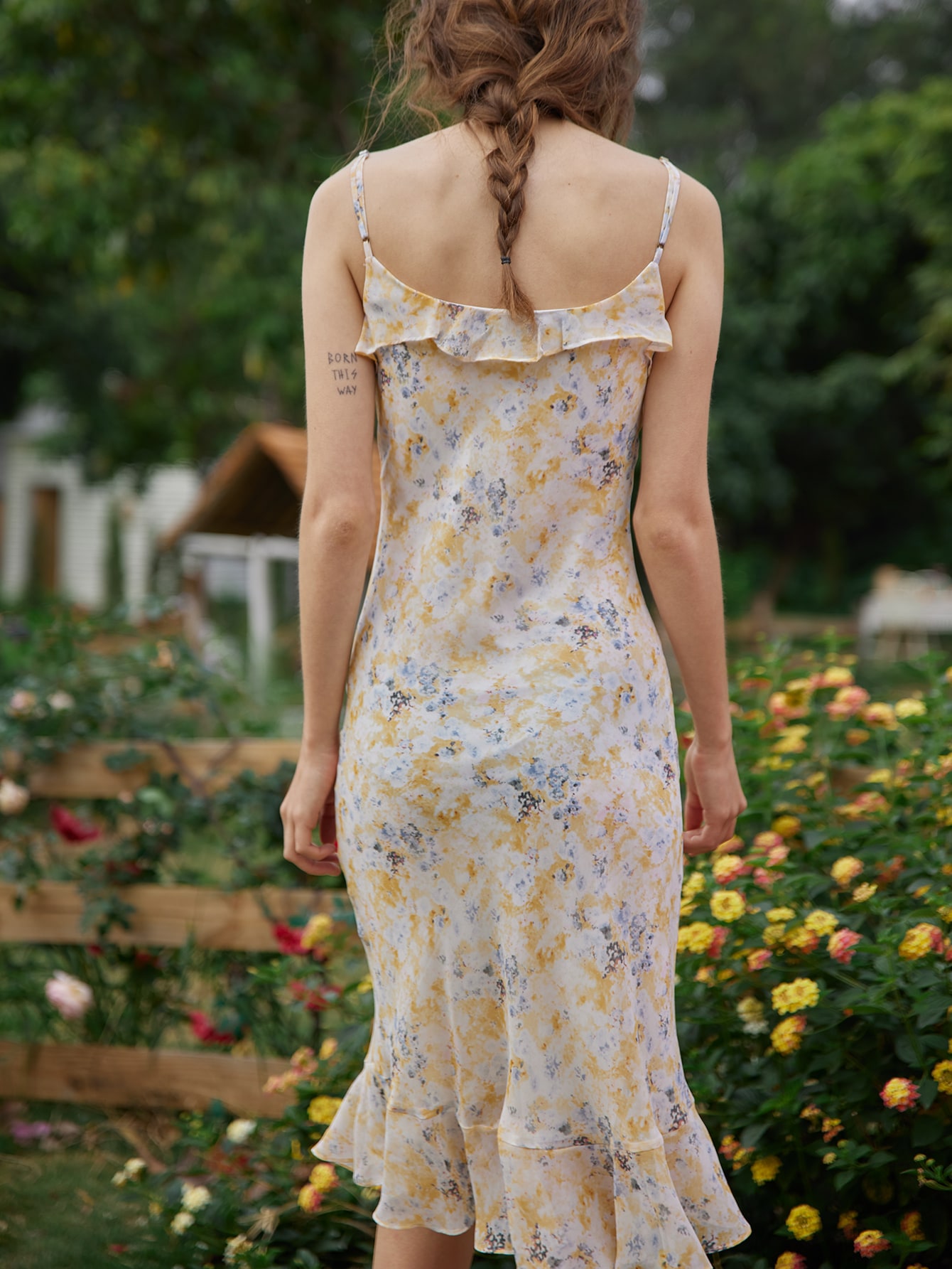 Simple Retro Платье на бретелях с цветочным принтом с оборкой Simple Retro