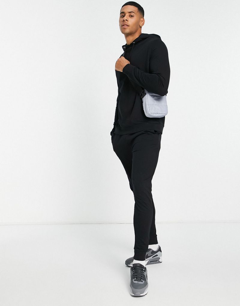 Черный легкий спортивный костюм с худи и узкими спортивными штанами ASOS DESIGN ASOS DESIGN