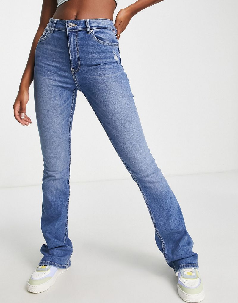 Голубые расклешенные джинсы средней длины Bershka Bershka