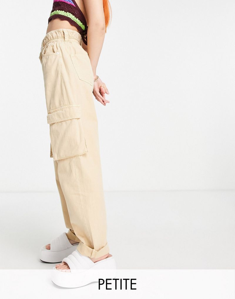 Светло-бежевые узкие брюки-карго с карманами Bershka Petite Bershka