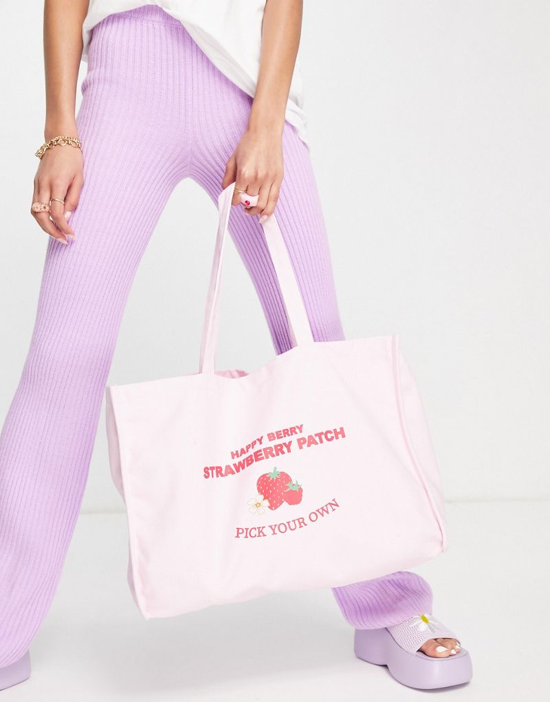 Розовая сумка-тоут Daisy Street Exclusive с клубничным принтом Daisy Street