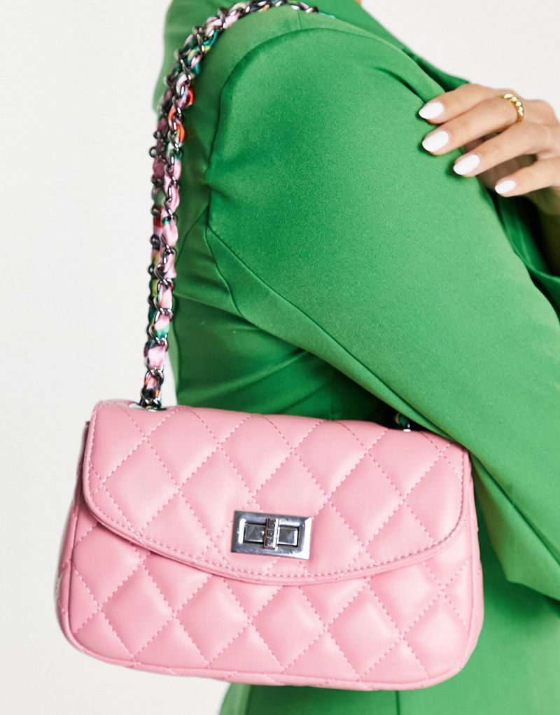 Розовая стеганая мини-сумка Ego с ремешком-цепочкой в виде шарфа EGO