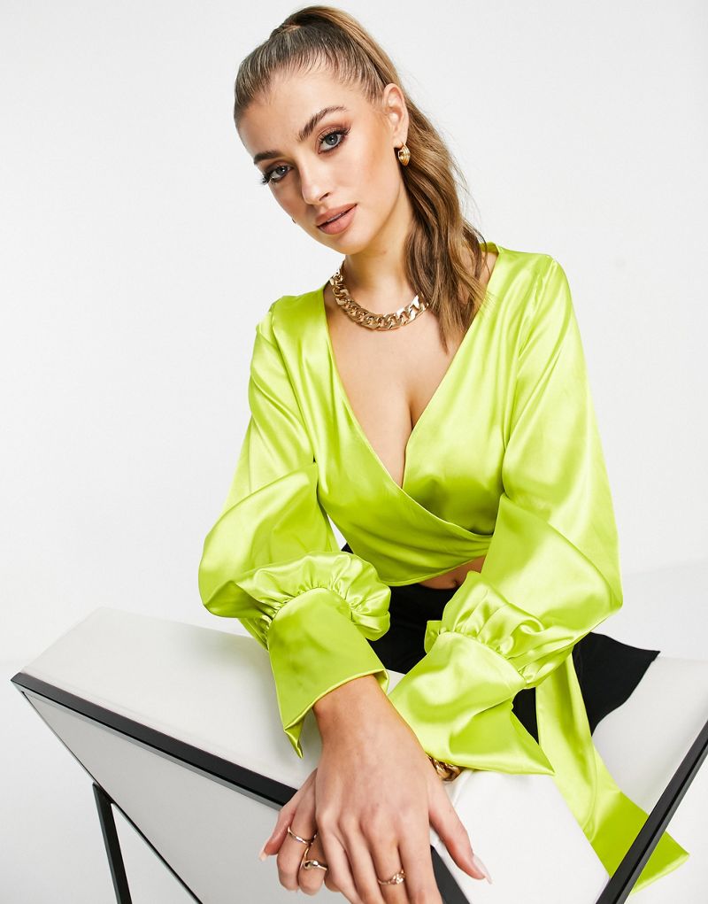 Светло-зеленая атласная блуза с запахом и объемными рукавами-фонариками Femme Luxe Femme Luxe