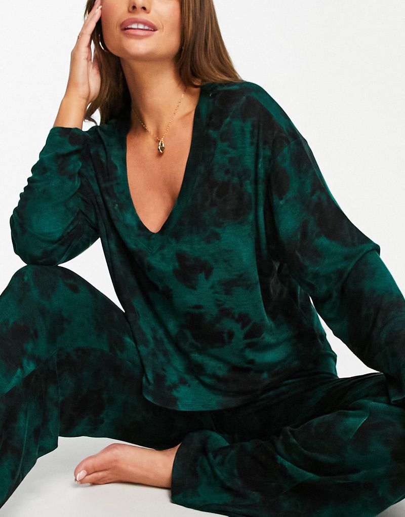 Пижамный топ Gilly Hicks с v-образным вырезом цвета Black Tie Dye — часть комплекта Gilly Hicks