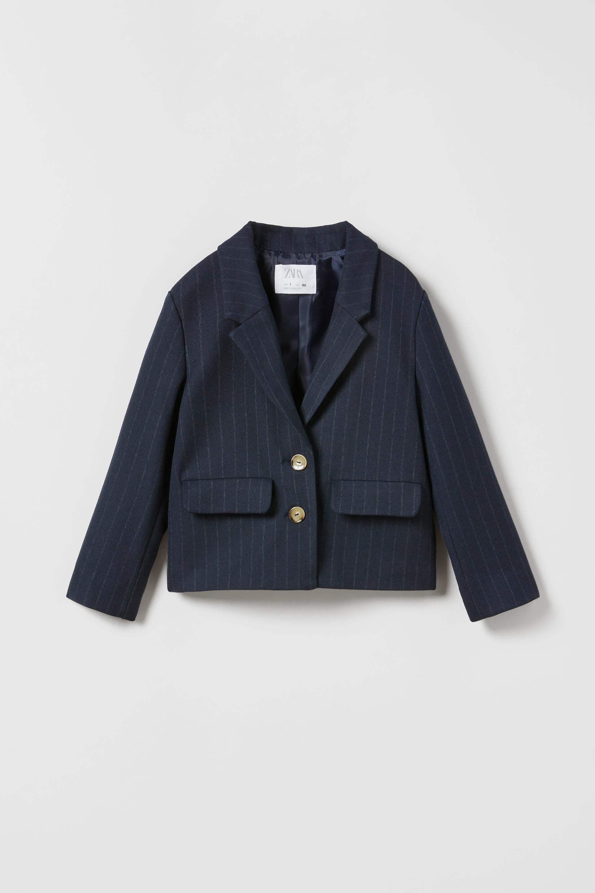 Blazer with lapel collar and long sleeves. Front button closure. Front flap pockets. ZARA
