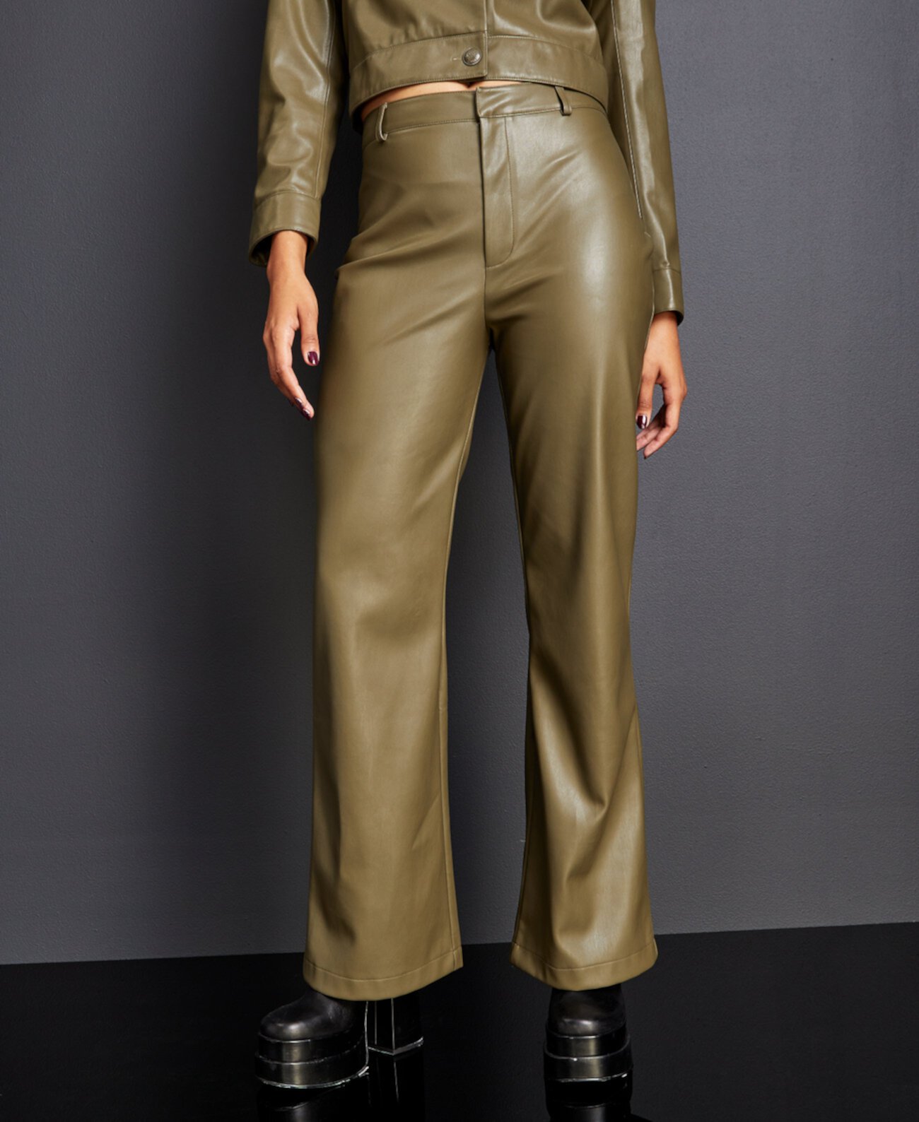 Женские расклешенные брюки из искусственной кожи, созданные для Macy's Royalty by Maluma