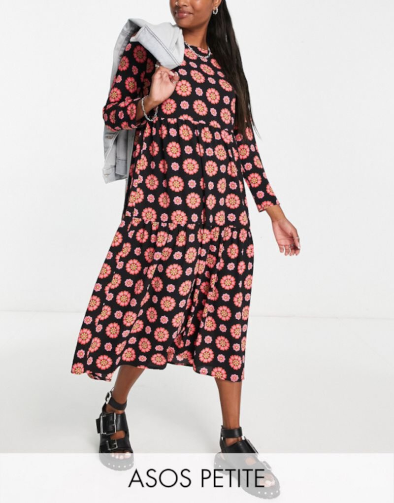 Многоярусное свободное платье миди с длинными рукавами ASOS DESIGN Petite с крупным черным цветочным принтом ASOS Petite