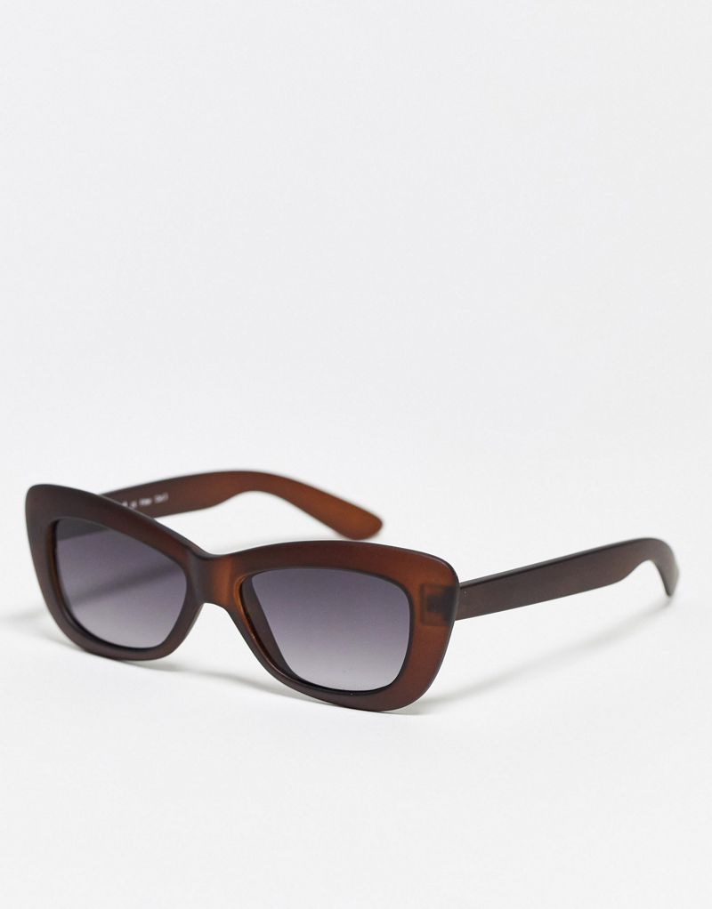 Матово-коричневые солнцезащитные очки в массивной оправе «кошачий глаз» AJ Morgan AJ Morgan
