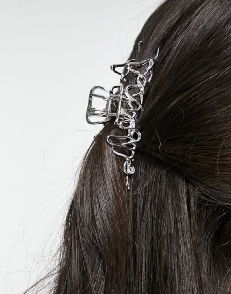 DesignB London melt design metal hair claw in silver DesignB London