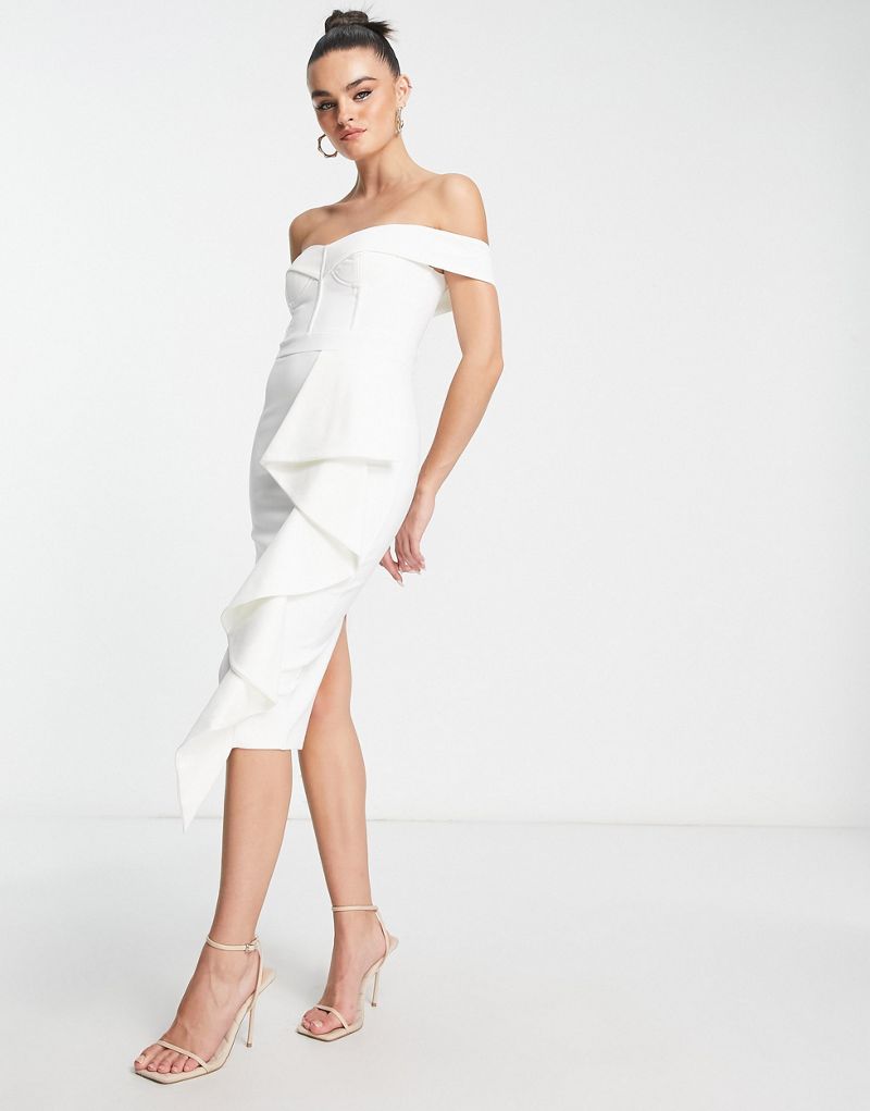 Белое платье миди с открытыми плечами и оборками Lavish Alice LAVISH ALICE