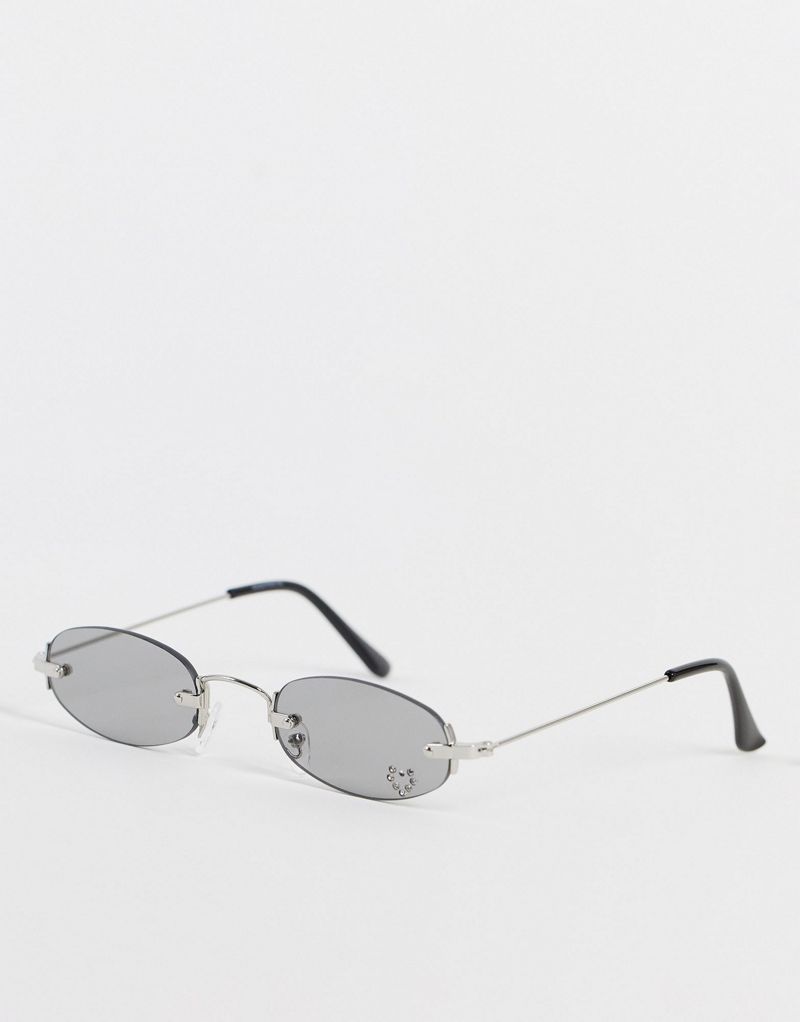 Сделано в. Серые узкие овальные солнцезащитные очки Y2K с бриллиантовым сердцем Madein.