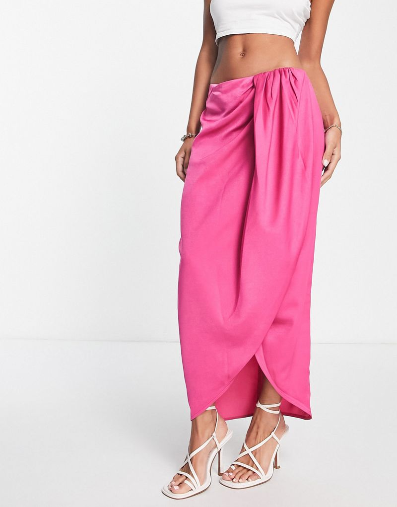 Розовая юбка миди с оборками и запахом In The Style x Terrie McEvoy In The Style