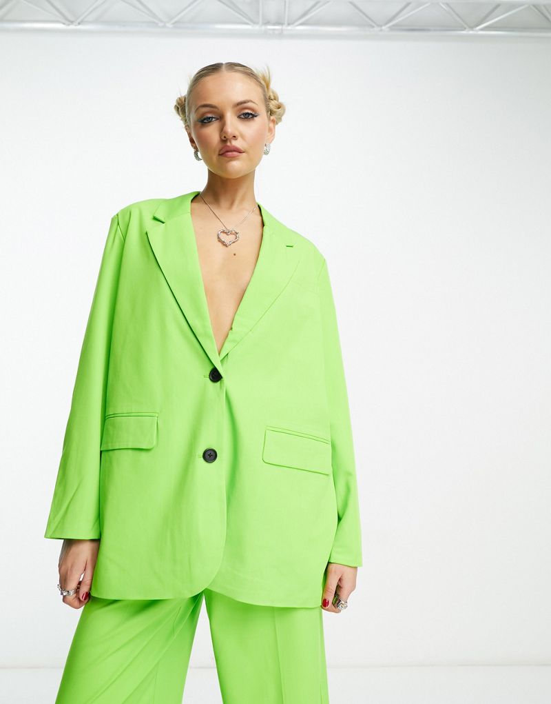 Сшитый на заказ пиджак Vero Moda цитрусово-зеленого цвета — часть комплекта. VERO MODA