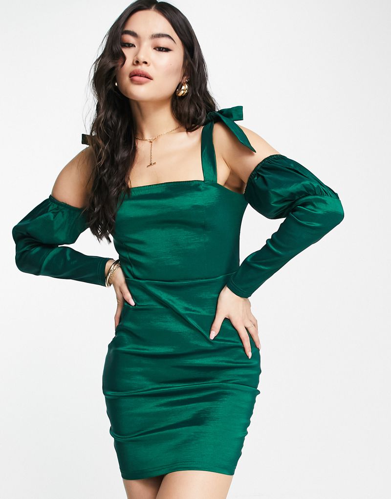 Зеленое атласное облегающее платье с пышными рукавами NaaNaa NaaNaa
