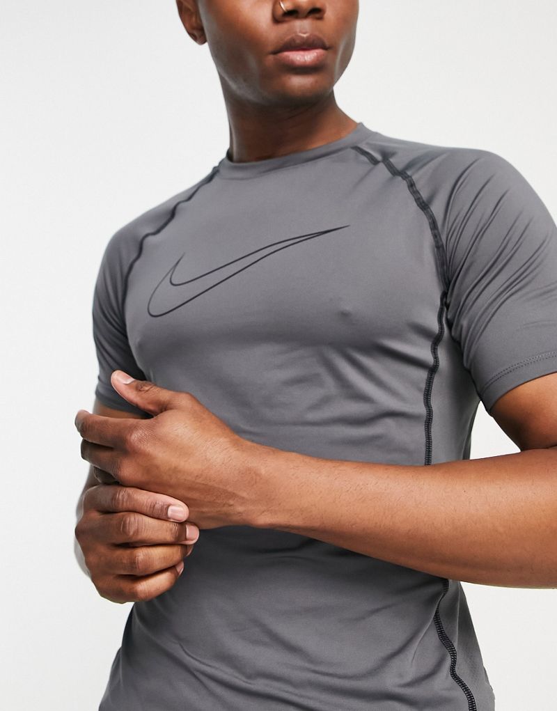 Серая футболка узкого кроя Nike Training Pro Dri-FIT Nike