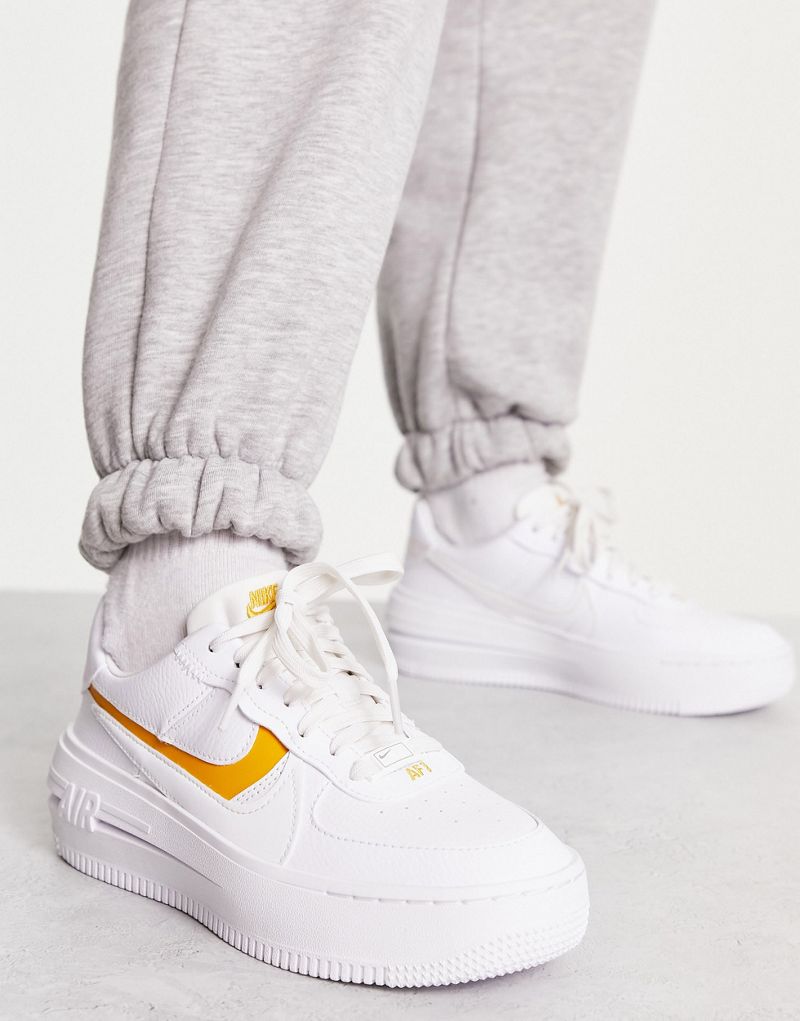 Женские кроссовки Nike Air Force 1 PLT.AF.ORM в белом и жёлтом цветах для повседневной носки Nike