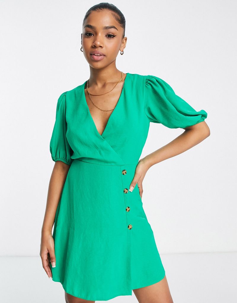 Зеленое платье мини с v-образным вырезом и завязкой на спине New Look New Look