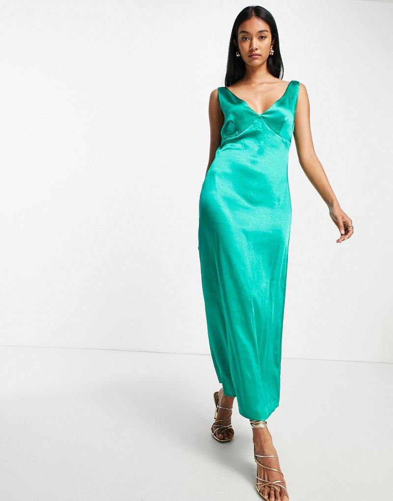 Изумрудно-зеленое атласное платье миди с открытой спиной Pretty Lavish Pretty Lavish