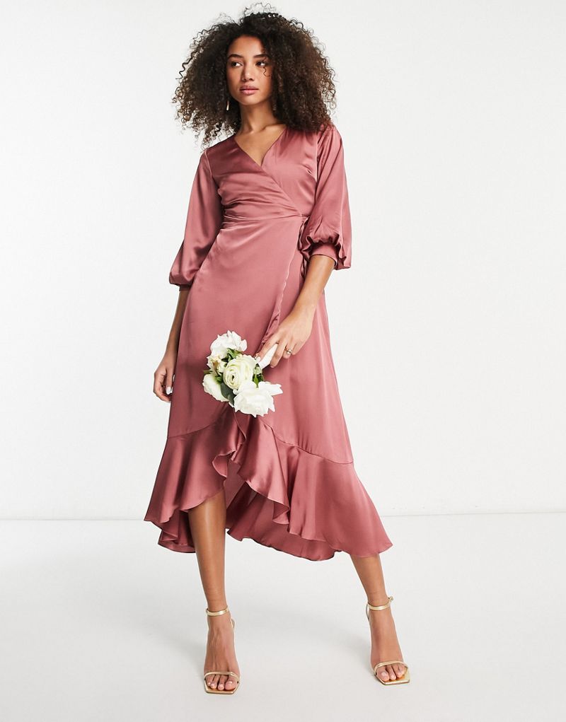 Нежно-розовое атласное платье миди с запахом и объемными рукавами Liquorish Bridesmaid Liquorish
