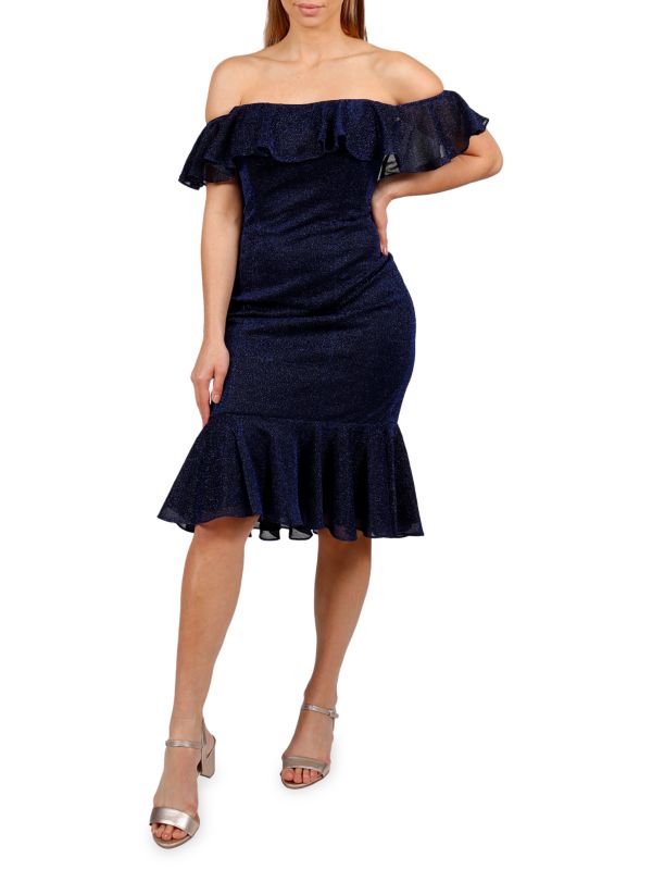 Блестящее коктейльное платье-футляр с открытыми плечами Rene Ruiz Collection