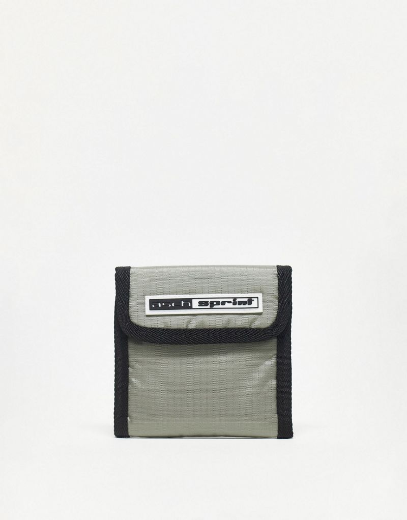 Серый фактурный кошелек со значком ASOS DESIGN в скейт-стиле ASOS DESIGN