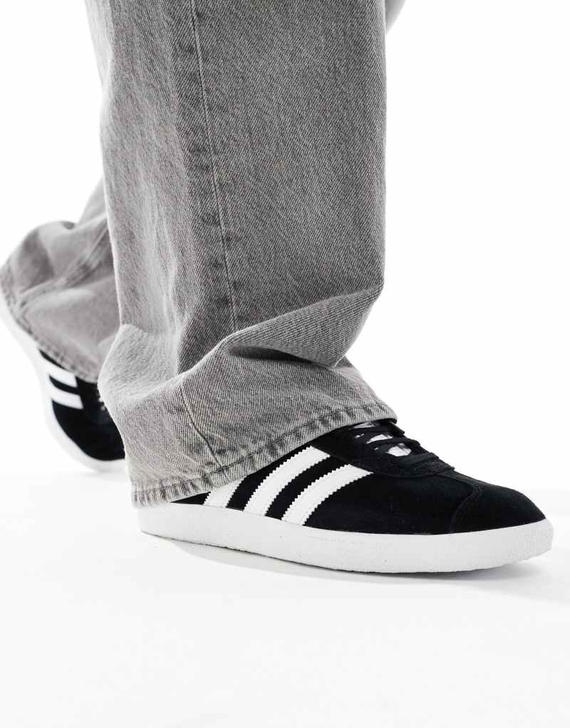 Кеды adidas Originals Gazelle в черном цвете. Adidas