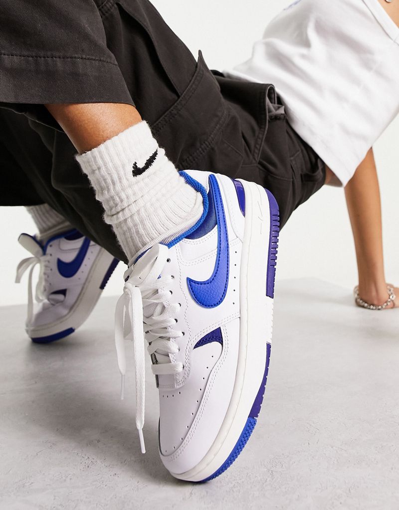  Женские кроссовки Nike Gamma Force в белом и синем цвете Nike