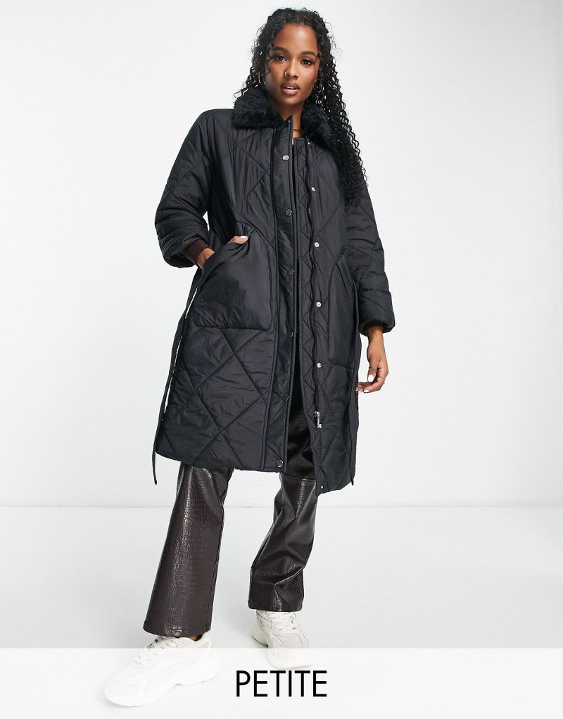 Женское Пальто QED London Petite из Алмазной Стёганки с Поясом в Черном Цвете QED London