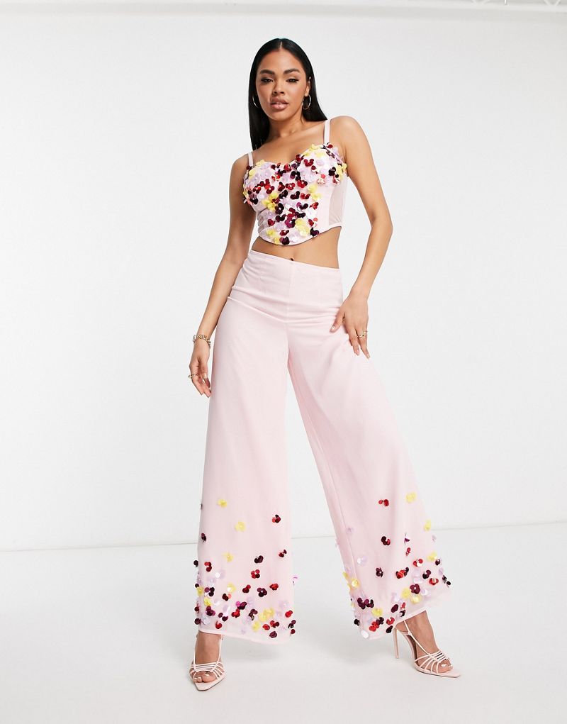 Эксклюзивные широкие брюки Starlet с ярким цветочным принтом и украшением — часть комплекта. Starlet