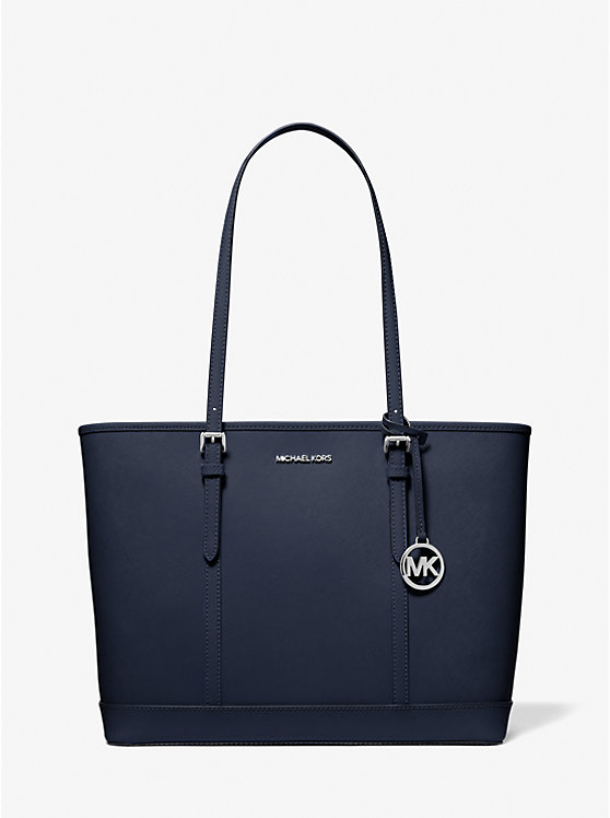 Michael shops Kors tote