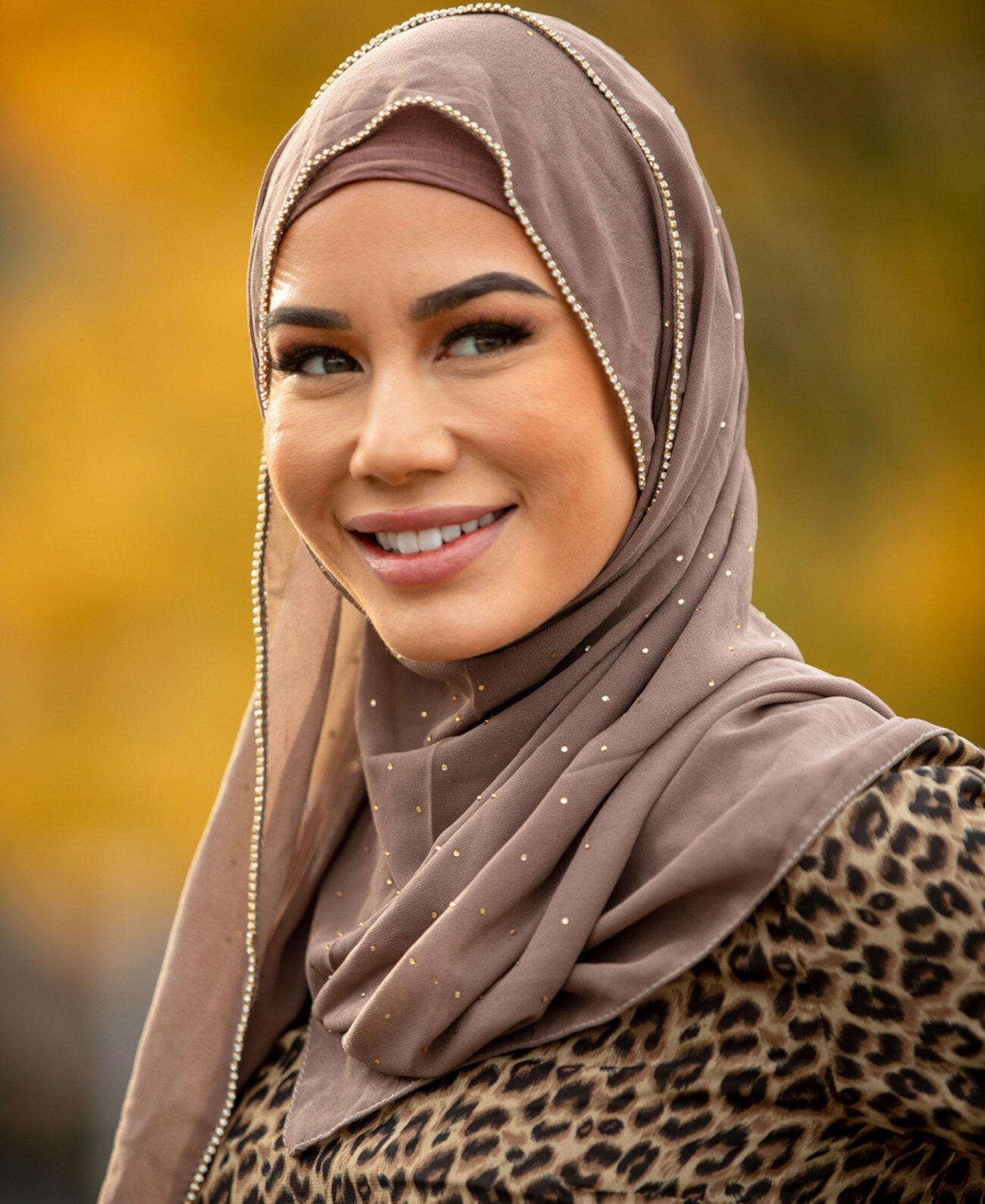 Шифоновый хиджаб, украшенный стразами Urban Modesty