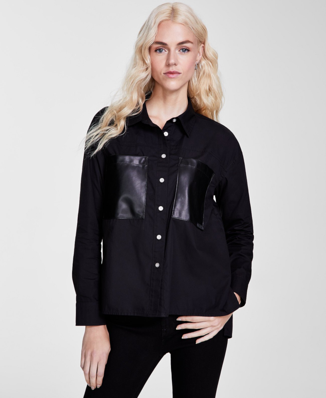 Женская рубашка из искусственной кожи с карманами и высоким вырезом DKNY
